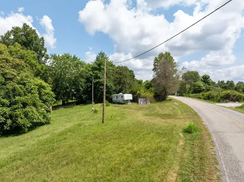 1374 Deal Road Burns TN 37029