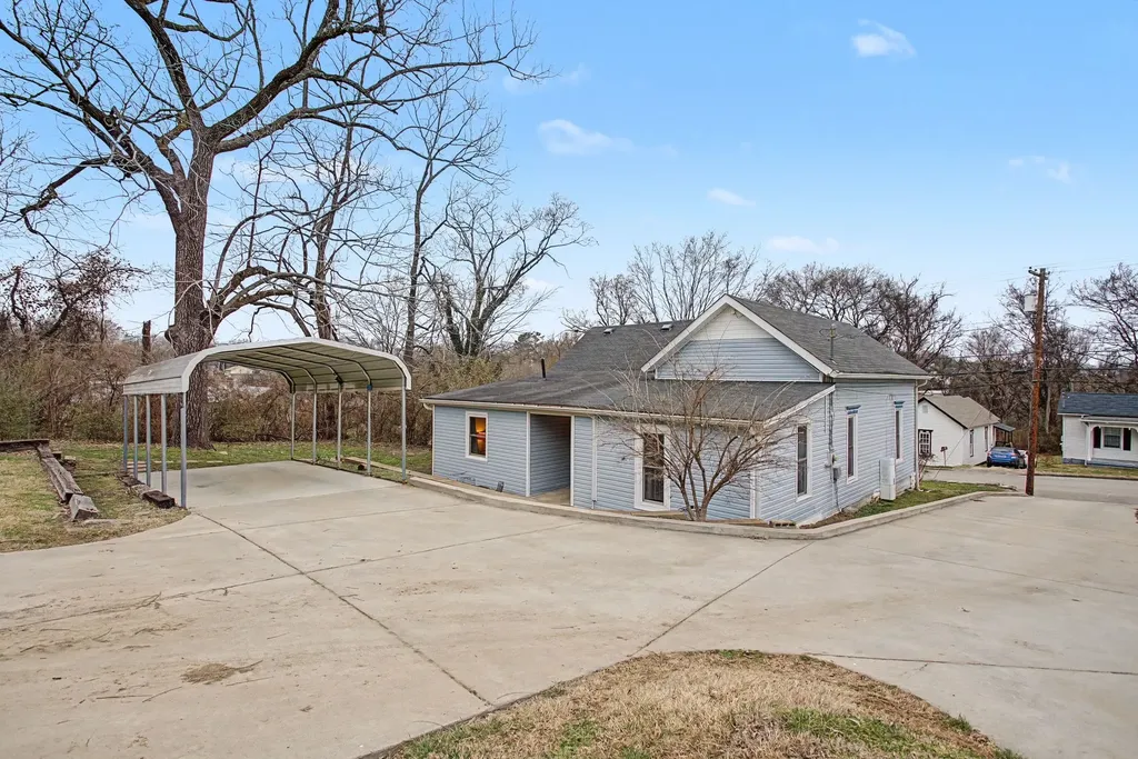 407 W 12th Street Columbia TN 38401