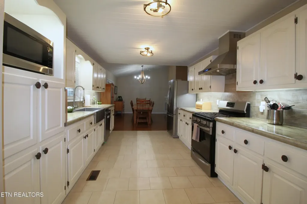 53 Carriage Drive Crossville TN 38555