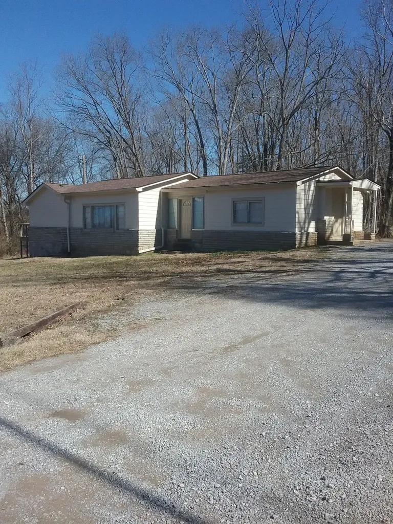 3317 Hunters Point Pike, N Lebanon TN 37087
