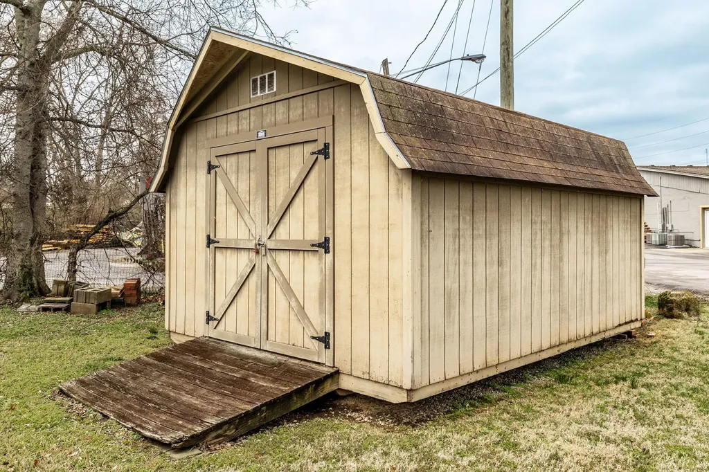 115 East Avenue Goodlettsville TN 37072
