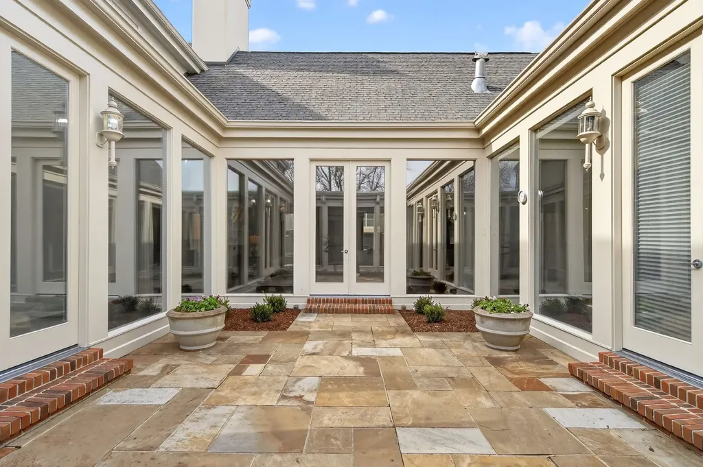 101 Abbottsford Nashville TN 37215