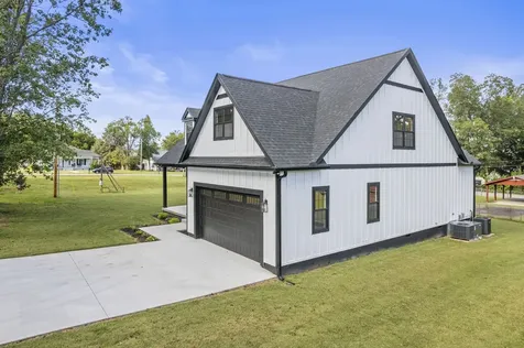 106 5th Avenue N Decherd TN 37324