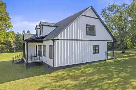 106 5th Avenue N Decherd TN 37324