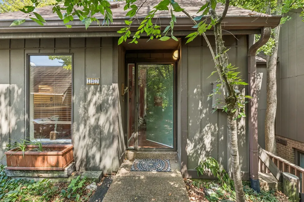 127 Holly Forest Nashville TN 37221