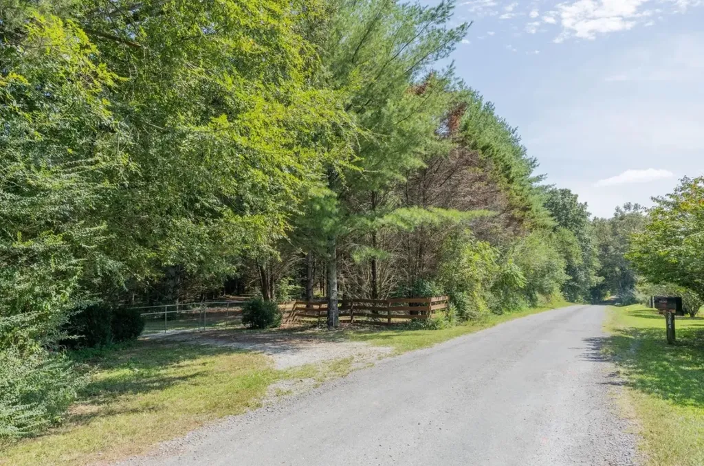233 Taylor Lake Road Morrison TN 37357