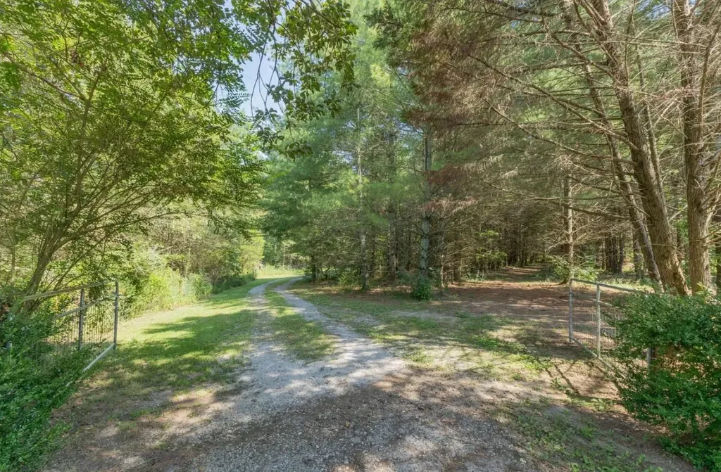 233 Taylor Lake Road Morrison TN 37357