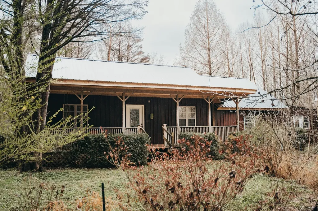 233 Taylor Lake Road Morrison TN 37357