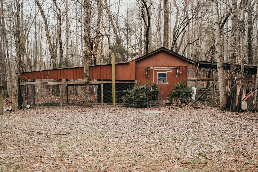 233 Taylor Lake Road Morrison TN 37357