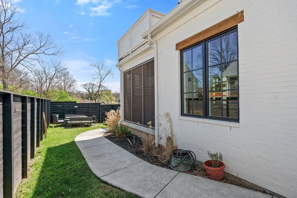 128 37th Ave, N Nashville TN 37209
