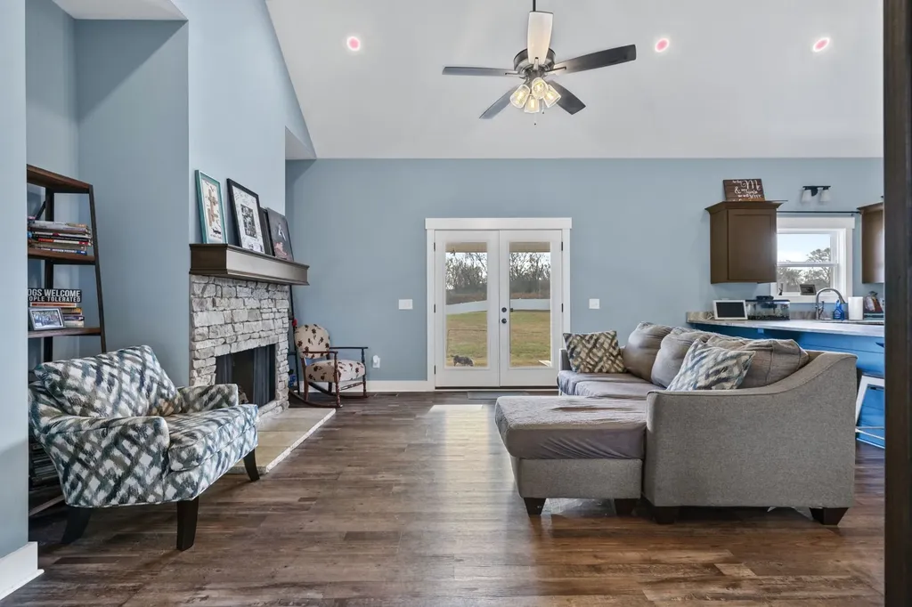 2086 Beverly Court Springfield TN 37172