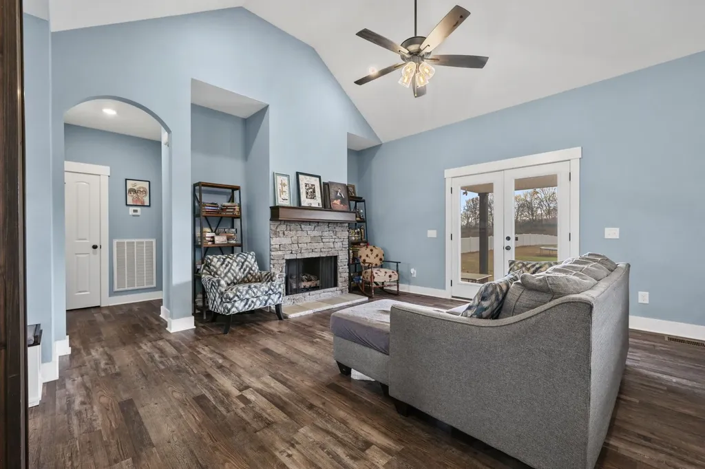 2086 Beverly Court Springfield TN 37172