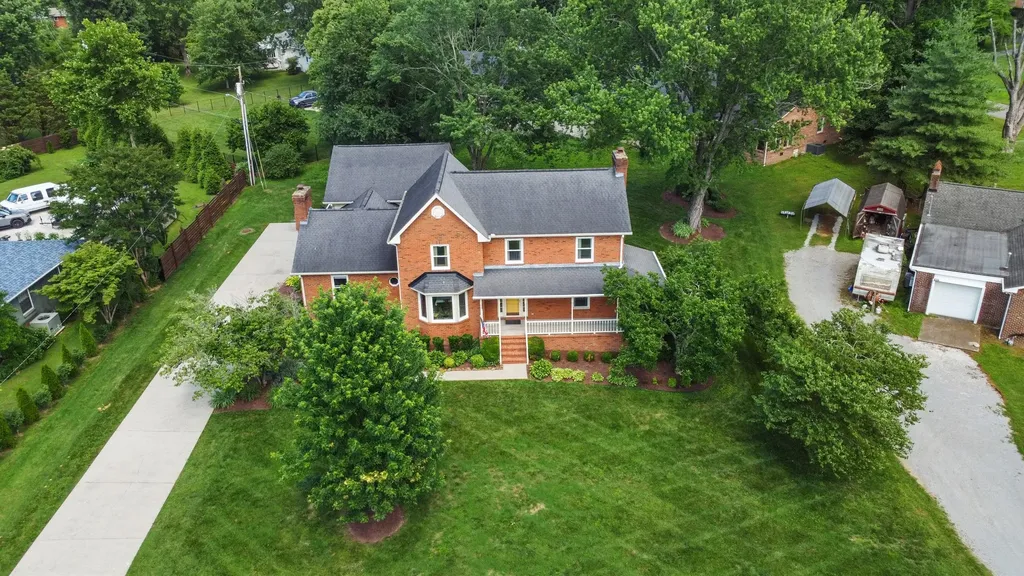 709 Harris Drive Gallatin TN 37066