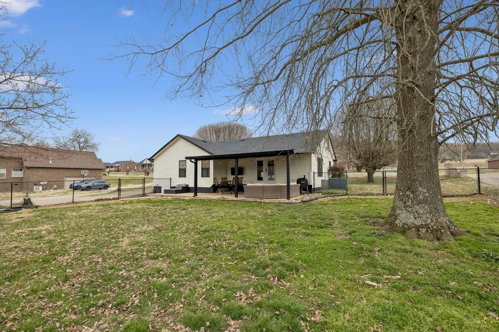 18 Crescent Boulevard Carthage TN 37030