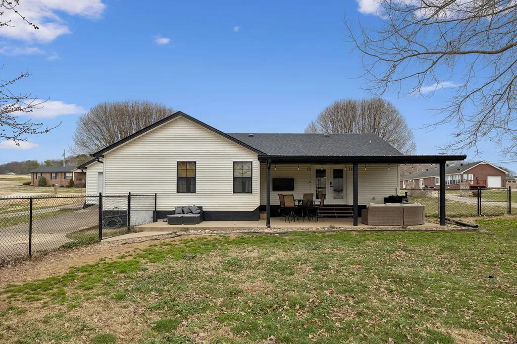18 Crescent Boulevard Carthage TN 37030