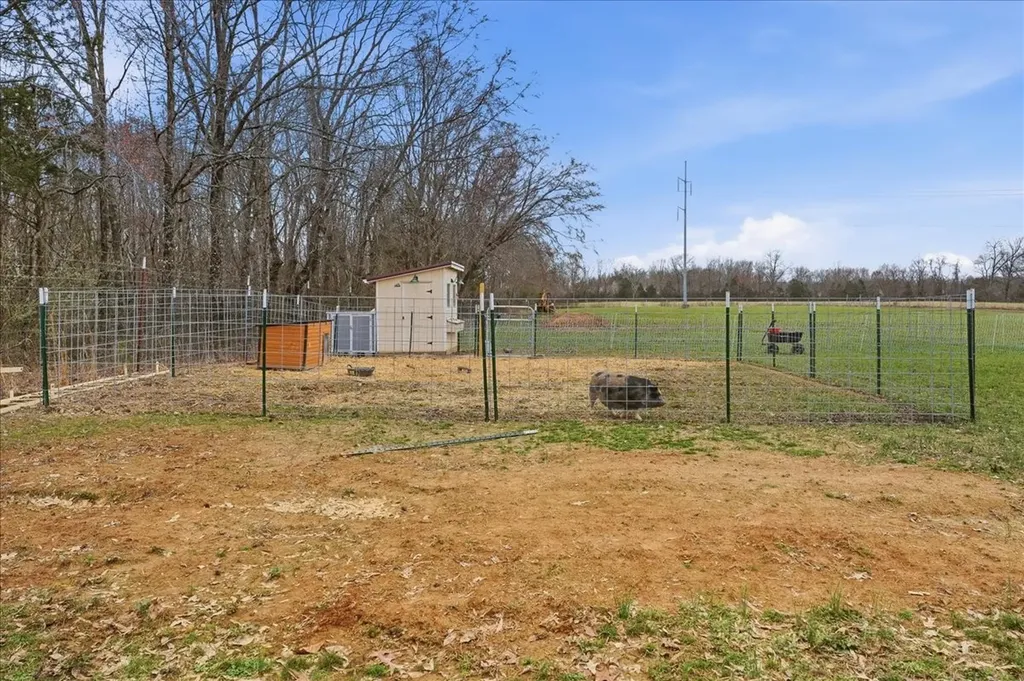 1637 Smartt Station Road Morrison TN 37357