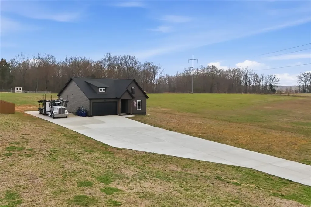 1637 Smartt Station Road Morrison TN 37357
