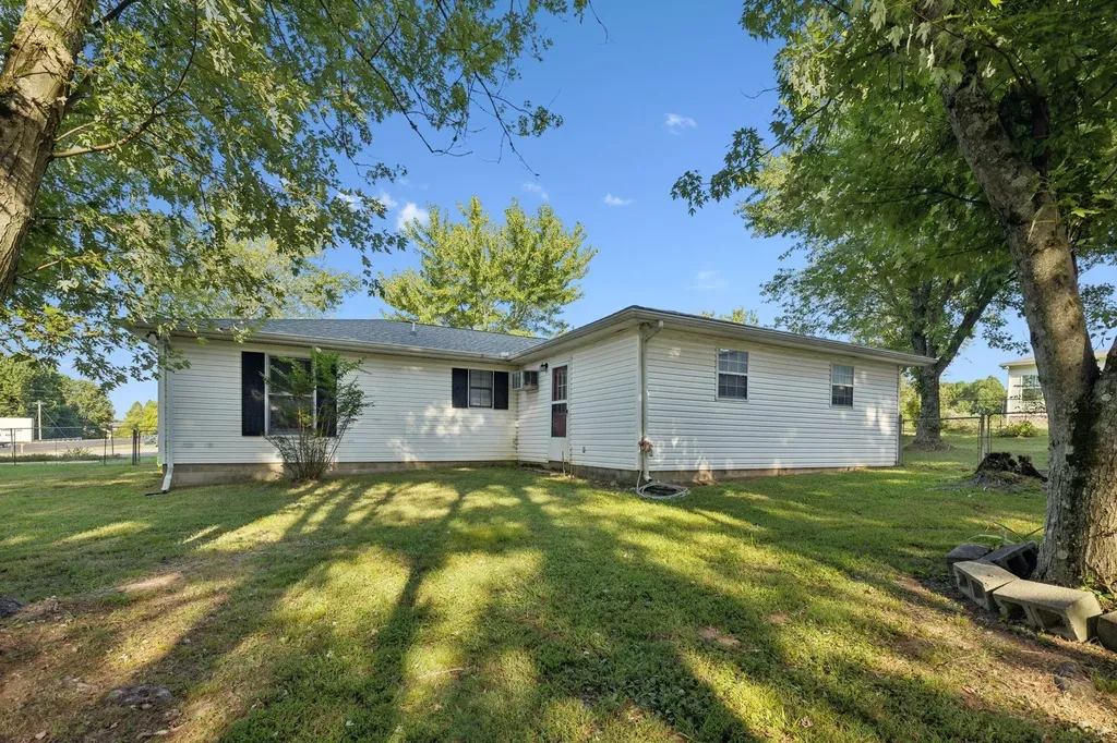 4901 Highway 52, W Lafayette TN 37083