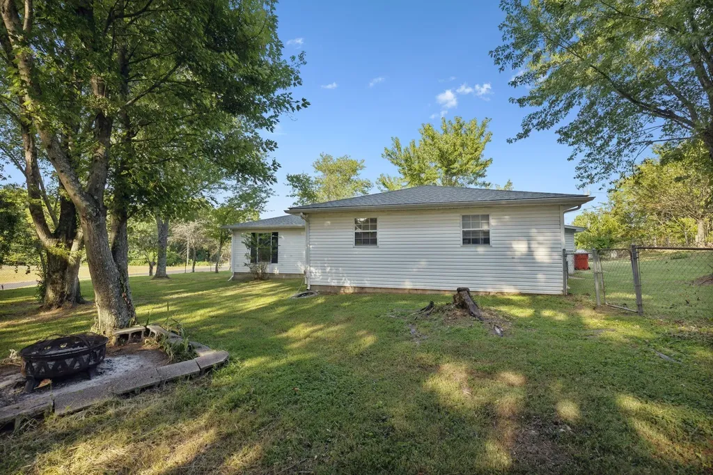 4901 Highway 52, W Lafayette TN 37083