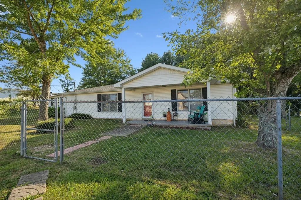 4901 Highway 52, W Lafayette TN 37083