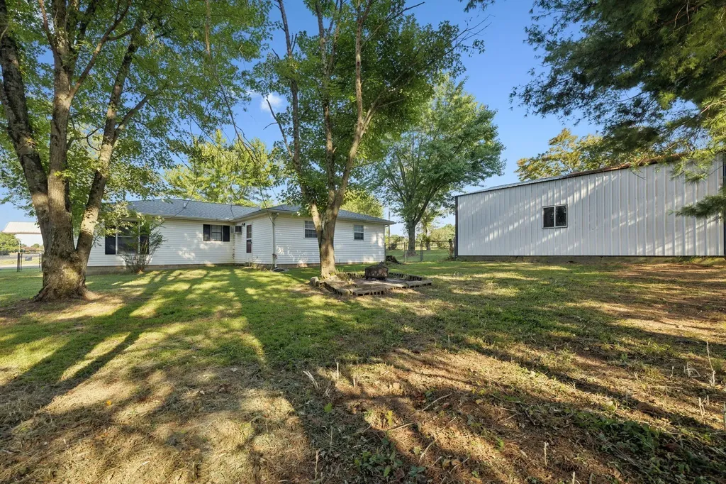 4901 Highway 52, W Lafayette TN 37083