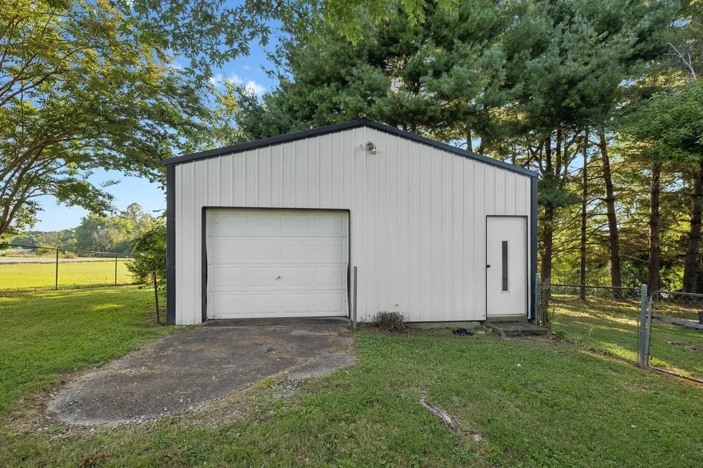 4901 Highway 52, W Lafayette TN 37083