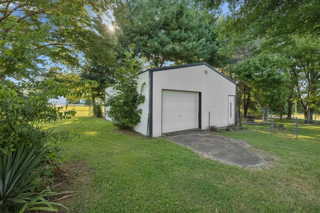4901 Highway 52, W Lafayette TN 37083