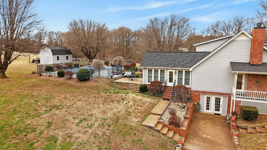 3146 Old Greenbrier Pike Greenbrier TN 37073