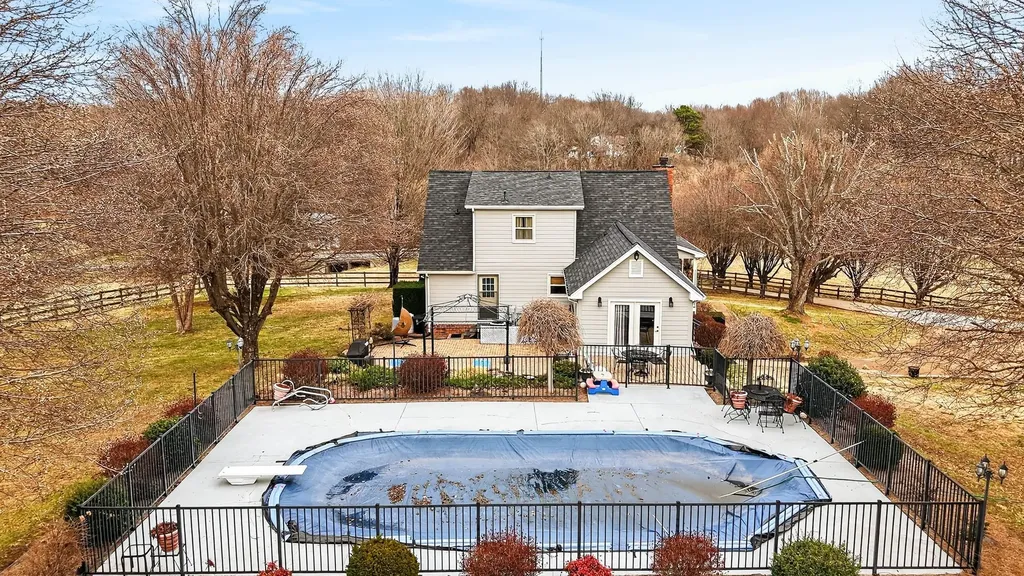 3146 Old Greenbrier Pike Greenbrier TN 37073