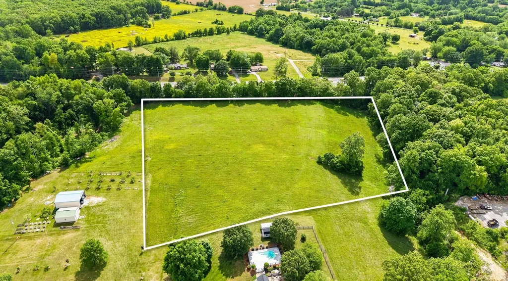 3146 Old Greenbrier Pike Greenbrier TN 37073
