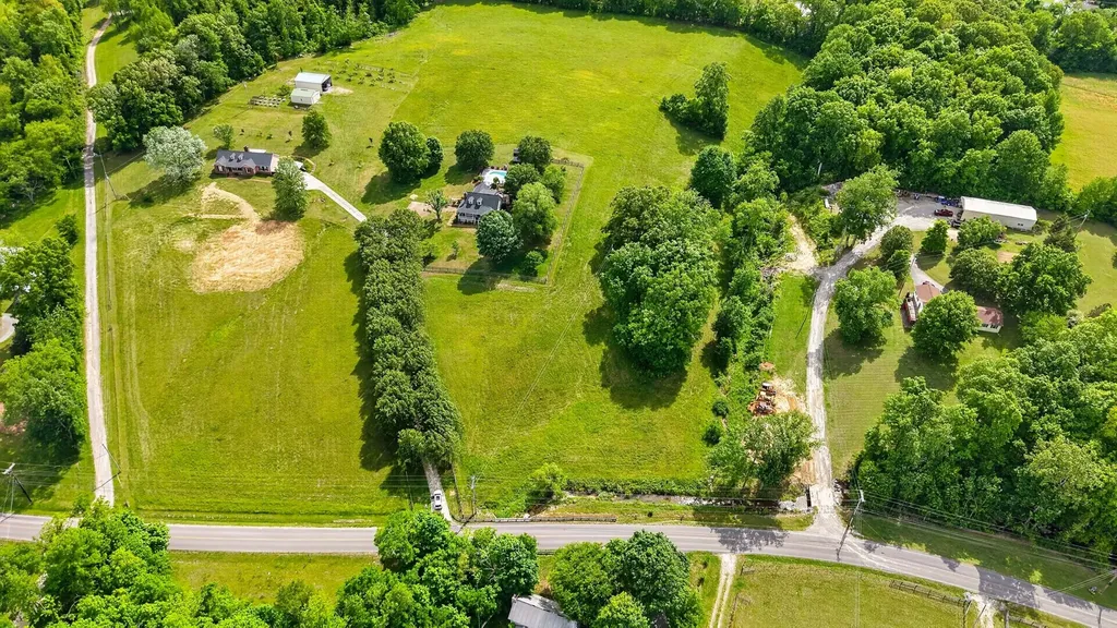 3146 Old Greenbrier Pike Greenbrier TN 37073