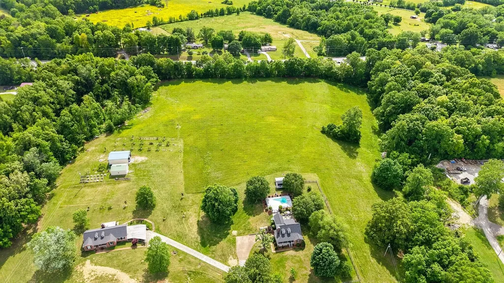 3146 Old Greenbrier Pike Greenbrier TN 37073
