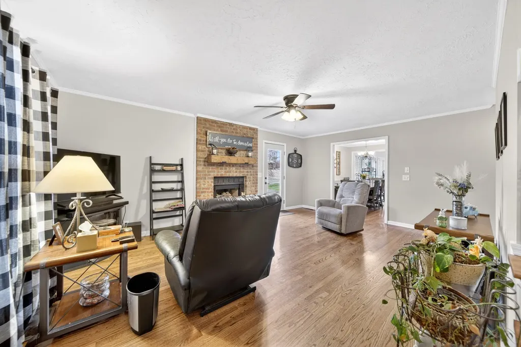 3146 Old Greenbrier Pike Greenbrier TN 37073