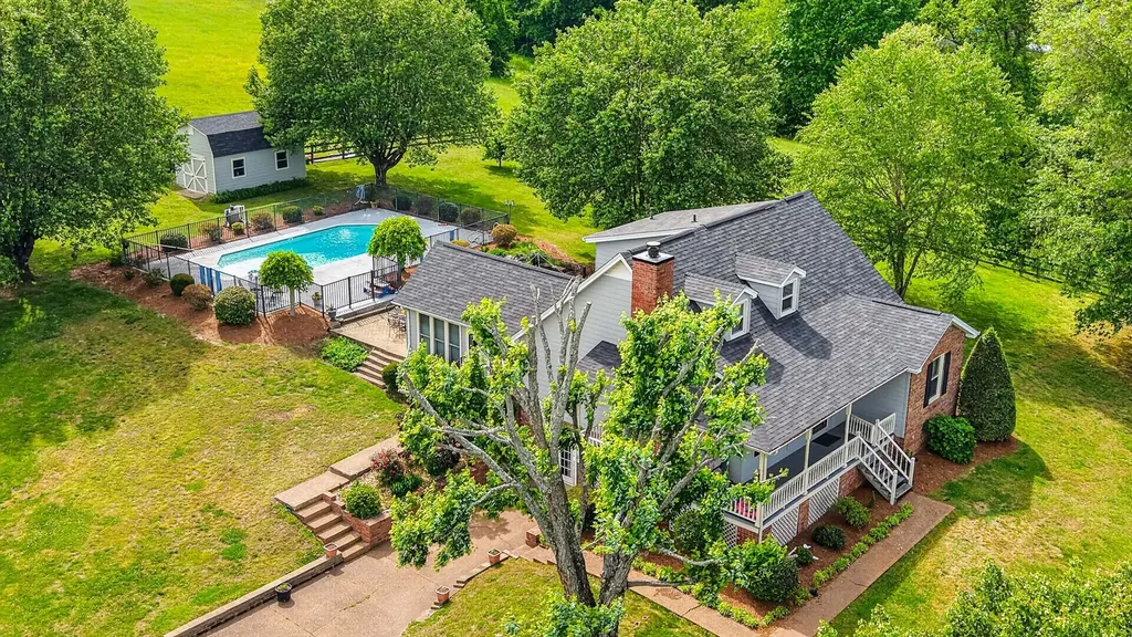 3146 Old Greenbrier Pike Greenbrier TN 37073