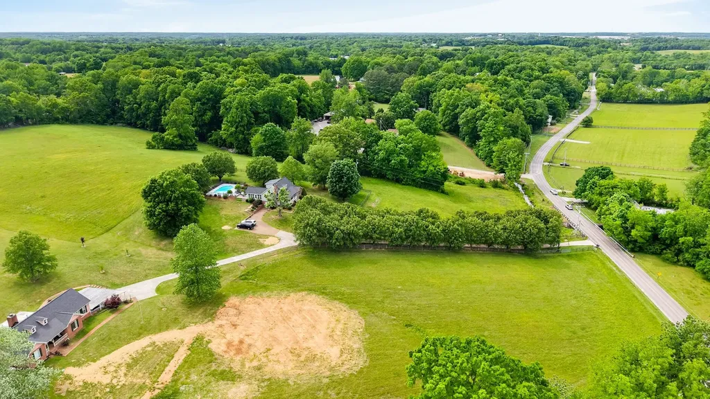 3146 Old Greenbrier Pike Greenbrier TN 37073