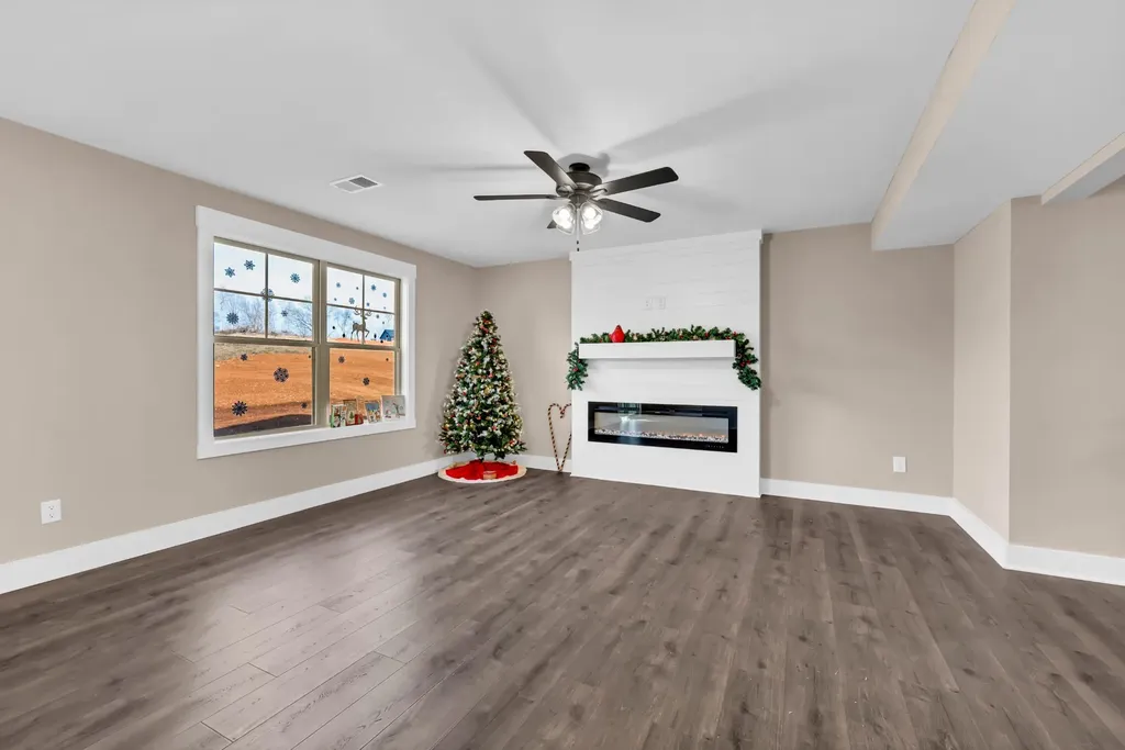 366 Cardinal Creek Clarksville TN 37040
