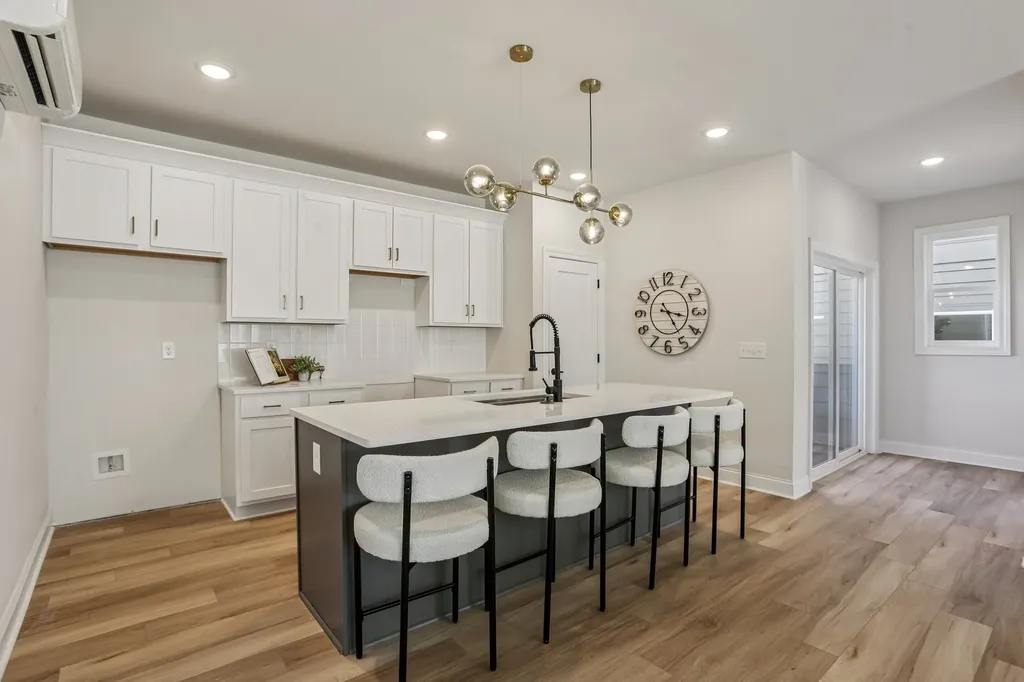 1617 Hampton St, W Nashville TN 37207