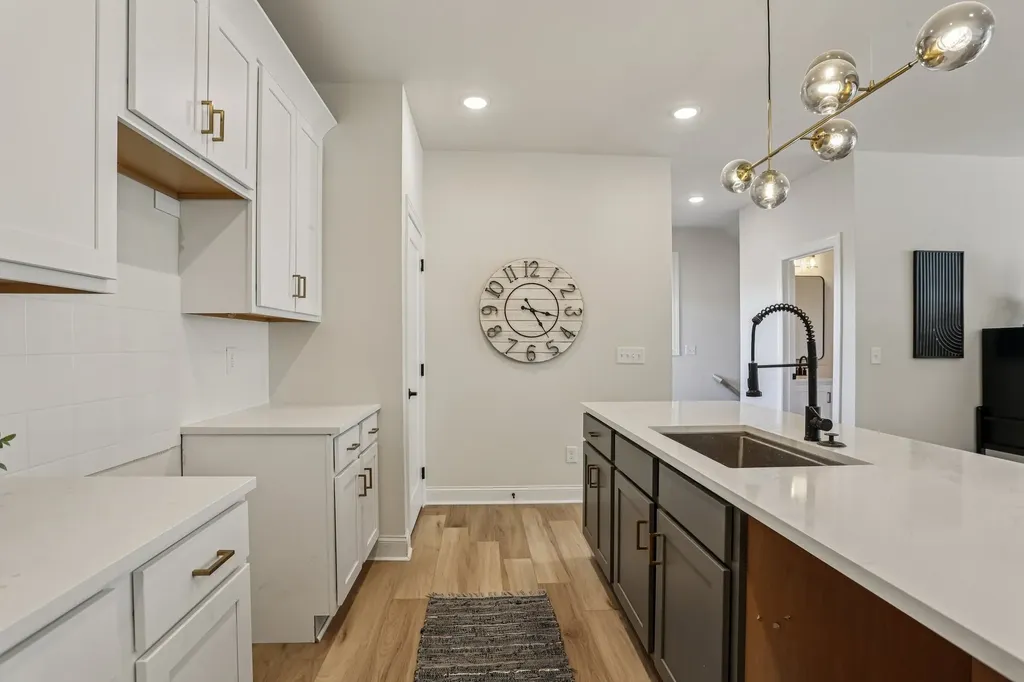 1617 Hampton St, W Nashville TN 37207