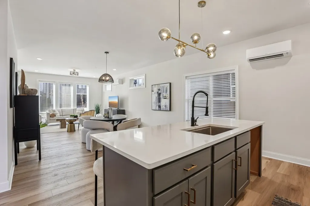 1617 Hampton St, W Nashville TN 37207