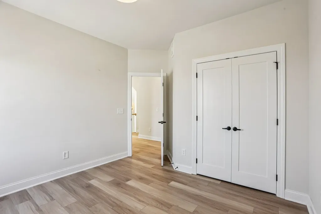 1617 Hampton St, W Nashville TN 37207