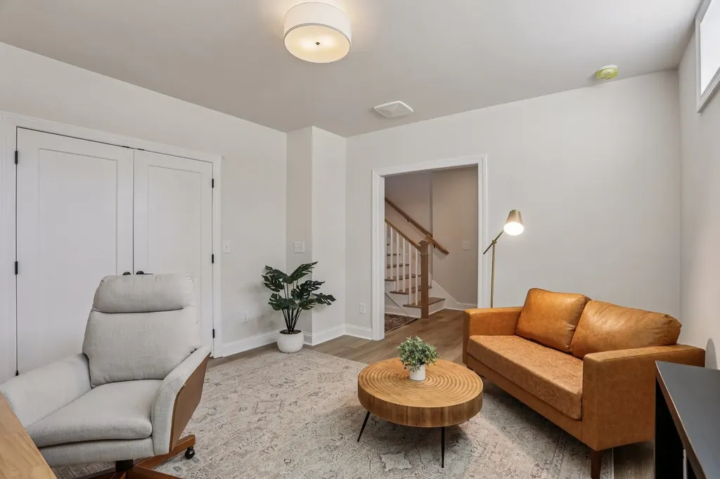 1617 Hampton St, W Nashville TN 37207