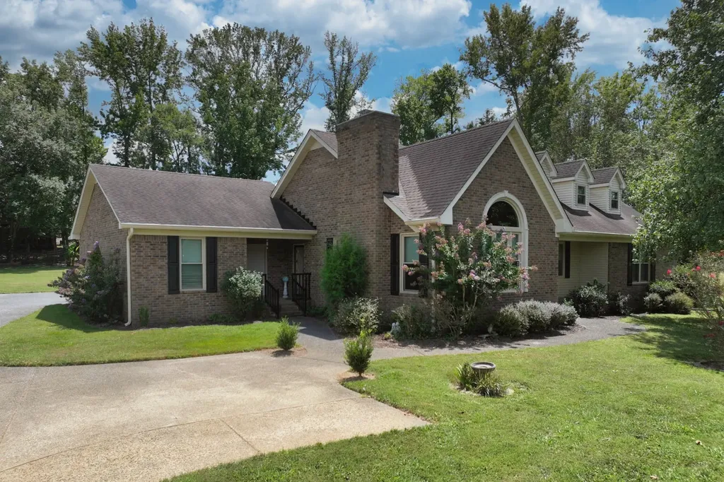 210 The Hollows Court Hendersonville TN 37075