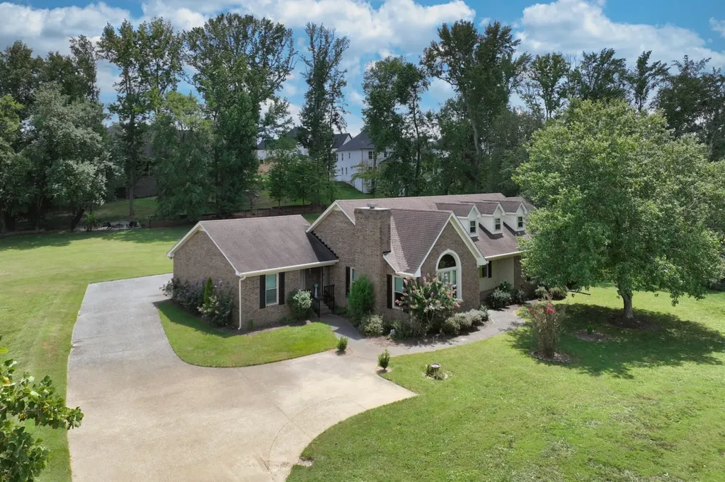 210 The Hollows Court Hendersonville TN 37075