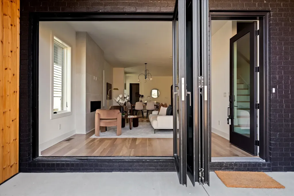 547A Moore Avenue Nashville TN 37203
