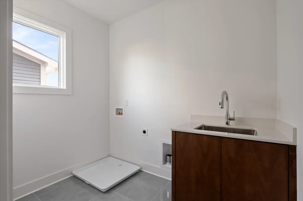 547A Moore Avenue Nashville TN 37203
