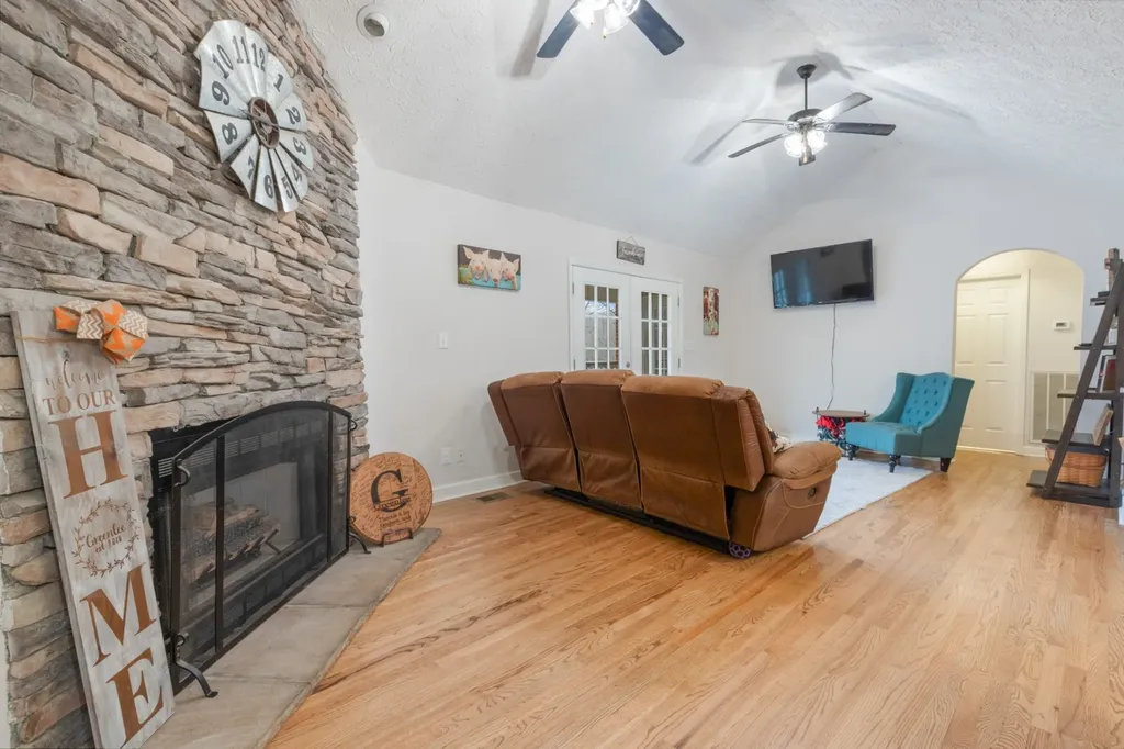 2323 Nubbin Ridge Road Dickson TN 37055