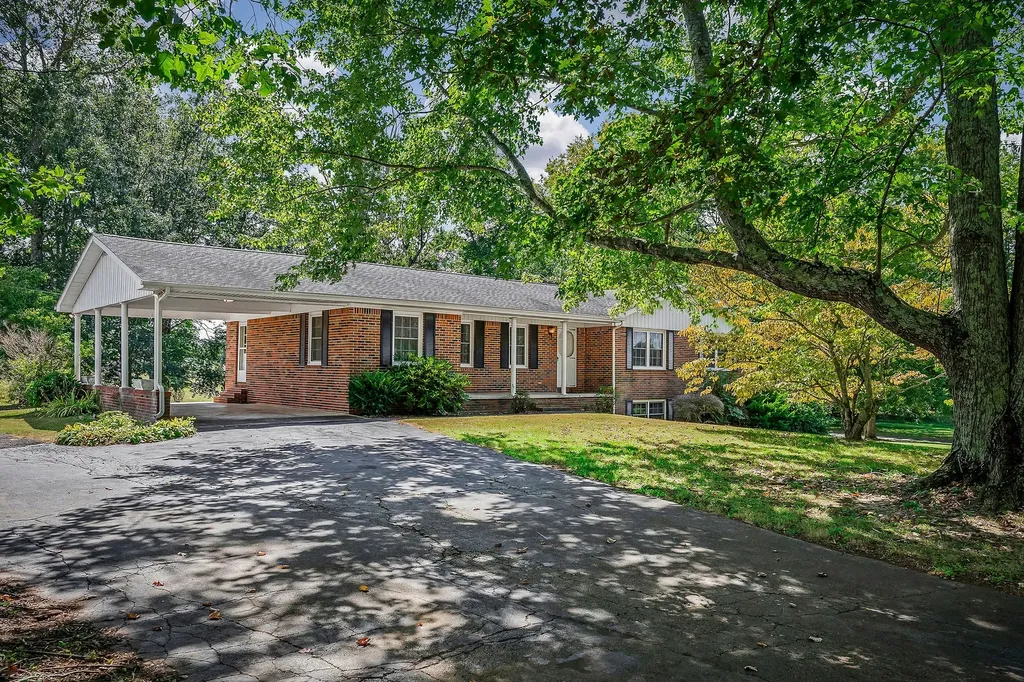 5036 Pendergrass Road Byrdstown TN 38549