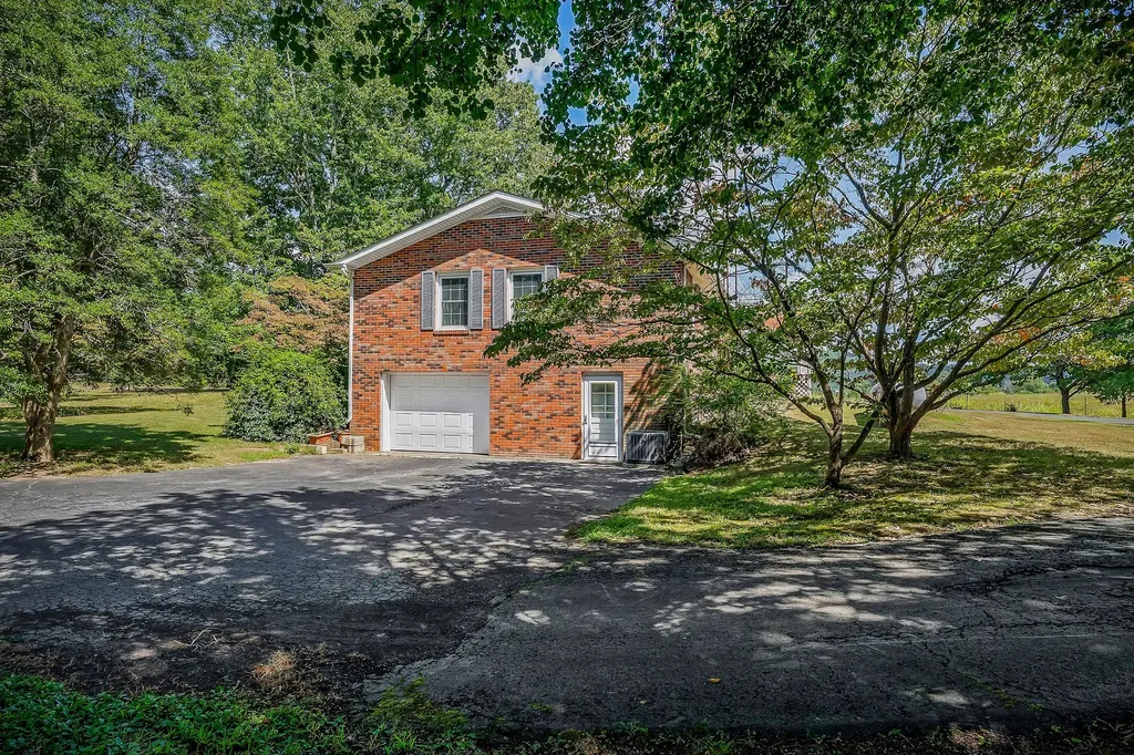 5036 Pendergrass Road Byrdstown TN 38549