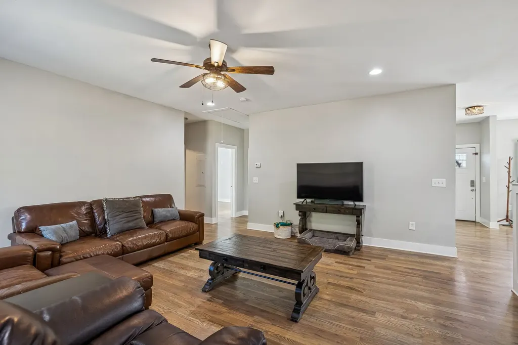 9681 Bud Qurriel Road Bon Aqua TN 37025