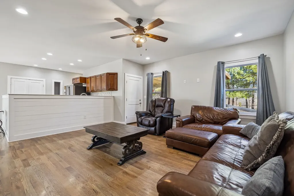 9681 Bud Qurriel Road Bon Aqua TN 37025